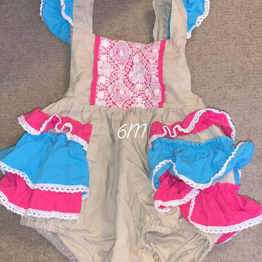 Clothes - Picture 8 of 16